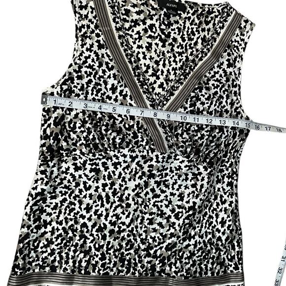 ALFANI Y2K Vintage Animal Print 100% Silk Blouse V-Neck Size 2 Tan/Back Retro - Picture 6 of 7